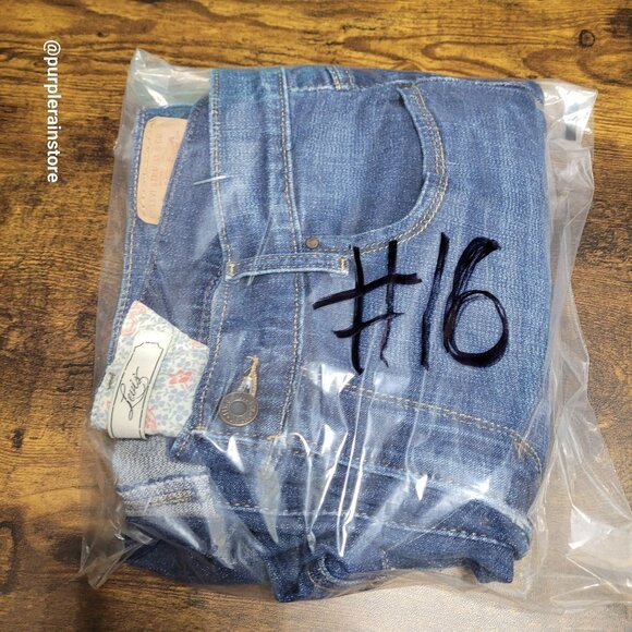 Vtg Levi's Jeans 10 Cuffed Capir Mid Rise Open Button Flap Medium Dark Wash Y2K - Picture 12 of 12